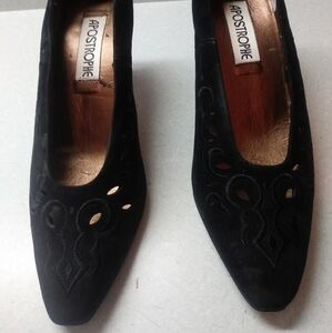 Apostrophe Black Heels with Intricate Cutout Design